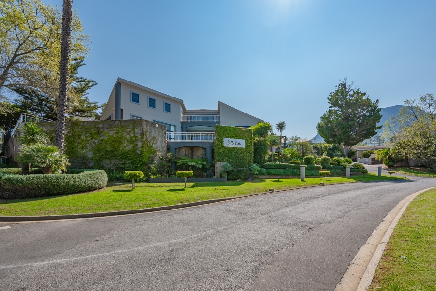 4 Bedroom Property for Sale in La Concorde Western Cape